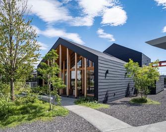 MUKUtensha Fujinomiya natural wood retreat hotel - Fujinomiya - Budova