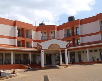 White Star Hotel - Meru - Edificio