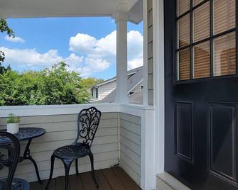 Charming Studio Apt in Downtown Raleigh-Walkable location! - 羅利 - 陽台