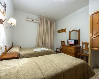 Hostal Santa Barbara - Toledo - Bedroom