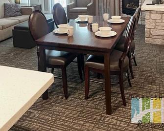 Charming Copeland 1-bed Condo + patio + hot tub - Oro-Medonte - Essbereich