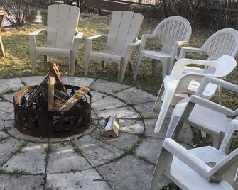 Bobcaygeon Waterfront-Walk to Town-King Beds - Bobcaygeon - Patio