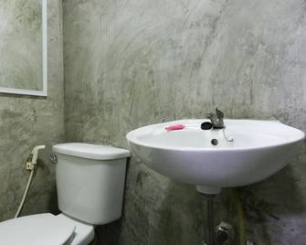 Roomquest Amphawa Vaylasamran - Amphawa - Bagno