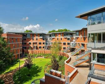Queens University Belfast - Elms Village - Belfast - Toà nhà