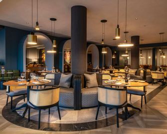Mövenpick Hotel Windhoek - ווינדהוק - מסעדה