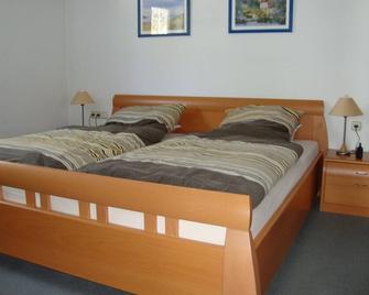 Quiet and centrally located cozy apartment with KönigsCard - Nesselwang - Schlafzimmer