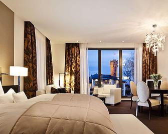 Relais & Châteaux Hotel Burg Schwarzenstein - Geisenheim - Bedroom