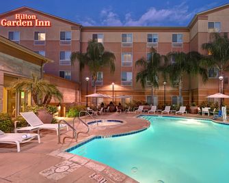 Hilton Garden Inn San Bernardino - San Bernardino - Pool
