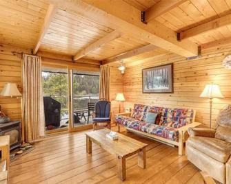 Lakefront Cottage near Big White and Kelowna - Big White - Sala de estar