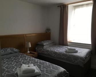 Lord Nelson Hotel - Bargoed - Bedroom