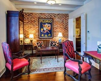 Audubon Cottages - New Orleans - Living room