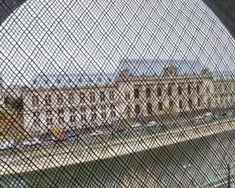 Antique Hostel - בוקרשט - מרפסת