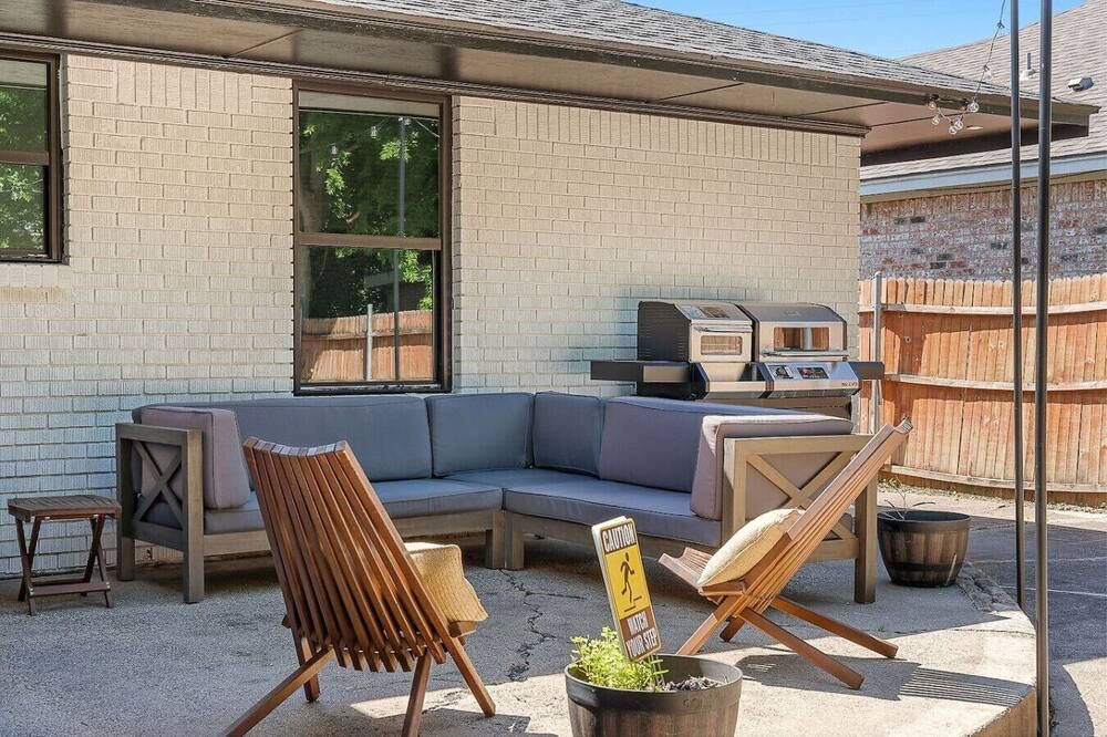 Play and Stay Dallas Home with Gym Gameroom and WiFi - דאלאס - פטיו