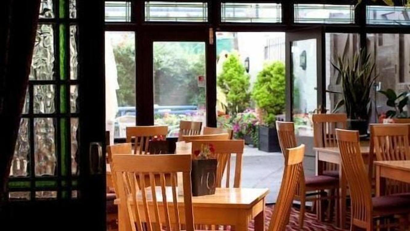 The Railway Tavern Hotel