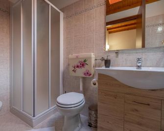 Happy Guest Apartments - Lake & Green Oasis - Riva di Solto - Bathroom