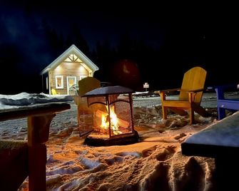 Mini cottage # 6 by the river banks - Saint-Gabriel-de-Valcartier