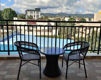 Luxurious and spacious two-bhk service apartment with all amenities, facilities. - Chikamagalur - Balcony