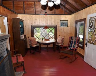 Starboard Point Is A Singualrly Exquisite,accessed By Boat Only Vacation Retreat - Saranac Lake - Restaurant