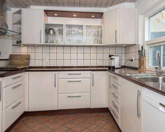 4 person holiday home in Grenaa - Grenaa - Kitchen