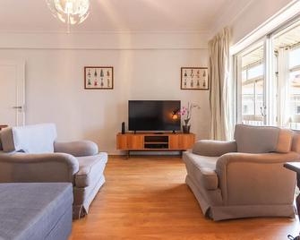 Oeiras Balcony By Homing - Oeiras - Living room
