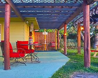 Hale Ohia Seaside Charmer Near Iconic Big Island Beaches! - Hawi - Patio