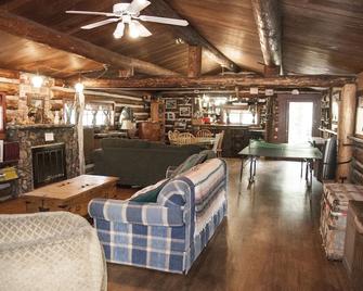 Rabbit Den of Bunnylane Cabins\'Pay it Forward\' - Nathrop - Living room