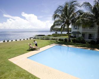 Madang Lodge Hotel - Madang - Pool