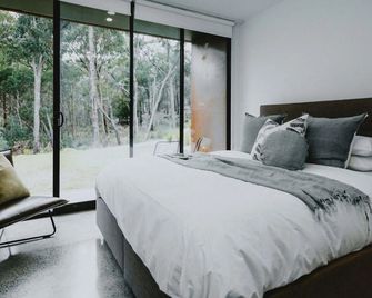 Lithic House -wood fire and bush views - Hepburn Springs