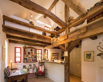 Romantik Hotel Landhaus Bärenmühle - Frankenau - Рецепція