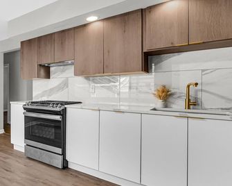 Romantic Escape - Adult Playhouse with Exotic Dungeon - South Holland - Kuchnia