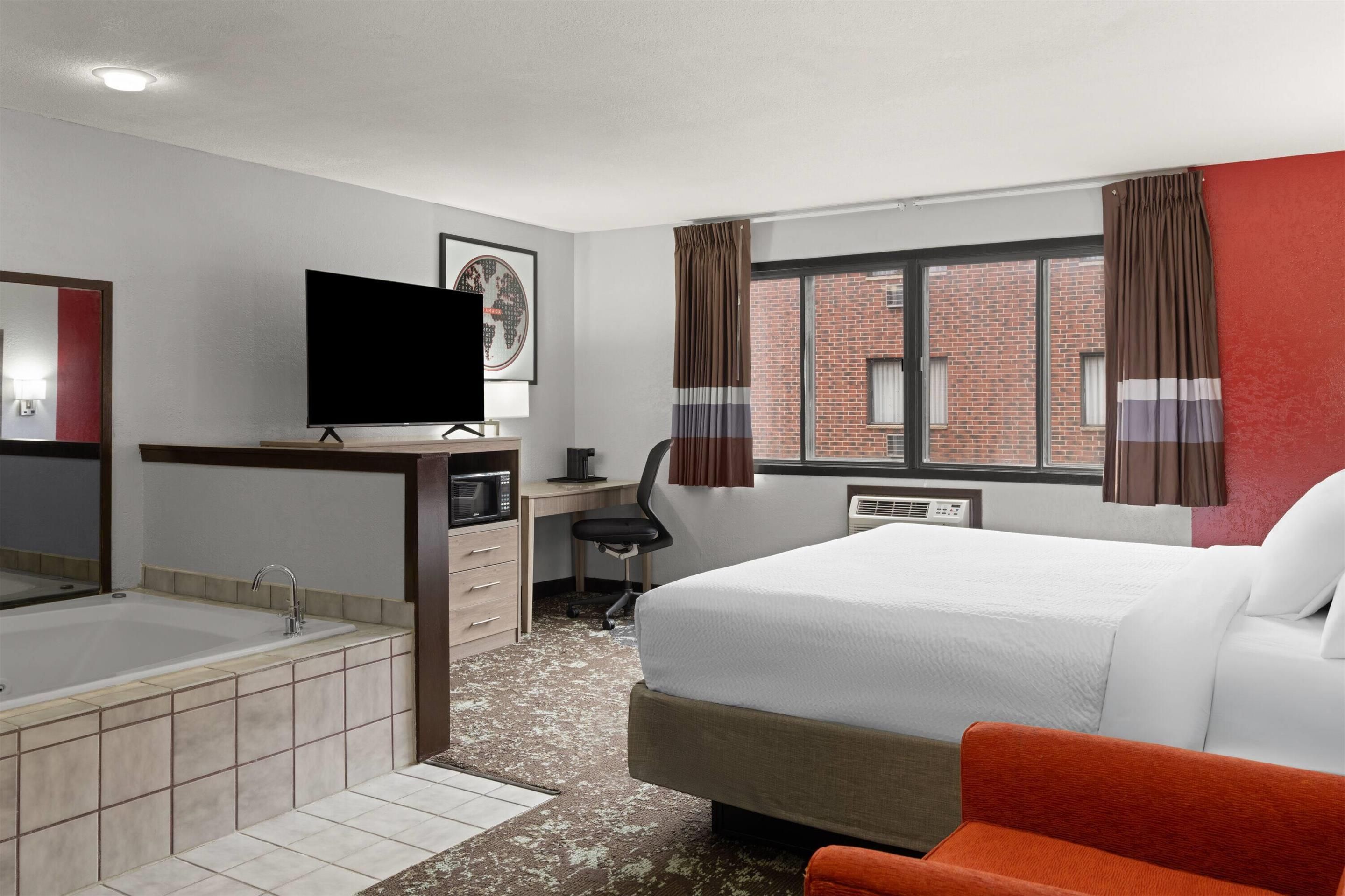 Ramada by Wyndham Cedar Rapids South - סידר ראפידס - חדר שינה