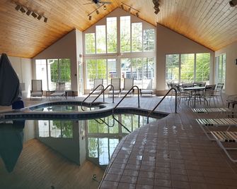 Homestead Suites - Fish Creek - Zwembad