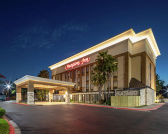 Hampton Inn Houston/Humble-Airport Area - האמבל - בניין