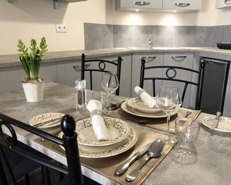 L'echalier en Berry : Appart'hotel Wombat - Pigny - Comedor