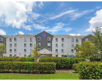Motel 6 Suites Fort Myers, Fl - Fort Myers - Rakennus
