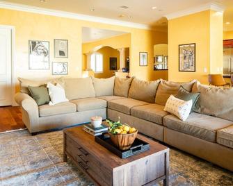 Amarilla - Peaceful Paradise w Pool, Spa & Theatre Room - La Quinta - Salon