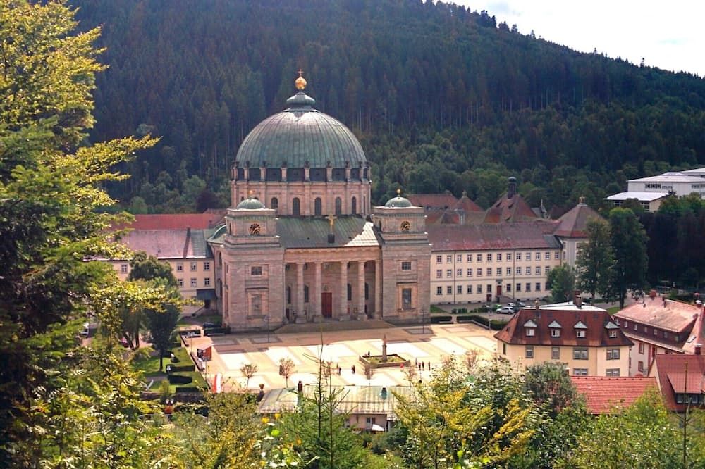 Gib Mir Funf! Ferienwohnung in St. Blasi - Sankt Blasien - Будівля