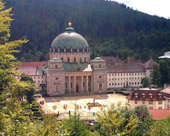Gib Mir Funf! Ferienwohnung in St. Blasi - Sankt Blasien - Будівля