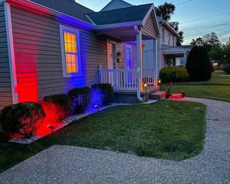 Pet-Friendly Retro Home Near Horse Park & Ark - Georgetown