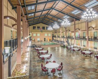 Days Inn by Wyndham Lubbock South - Lubbock - Lobi