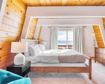 Chickadee by Avantstay Modern A-frame Cabin - Tahoe City - Habitación