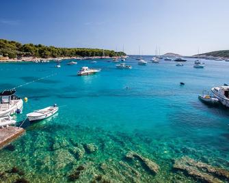Places Hvar Hotel By Valamar - Stari Grad
