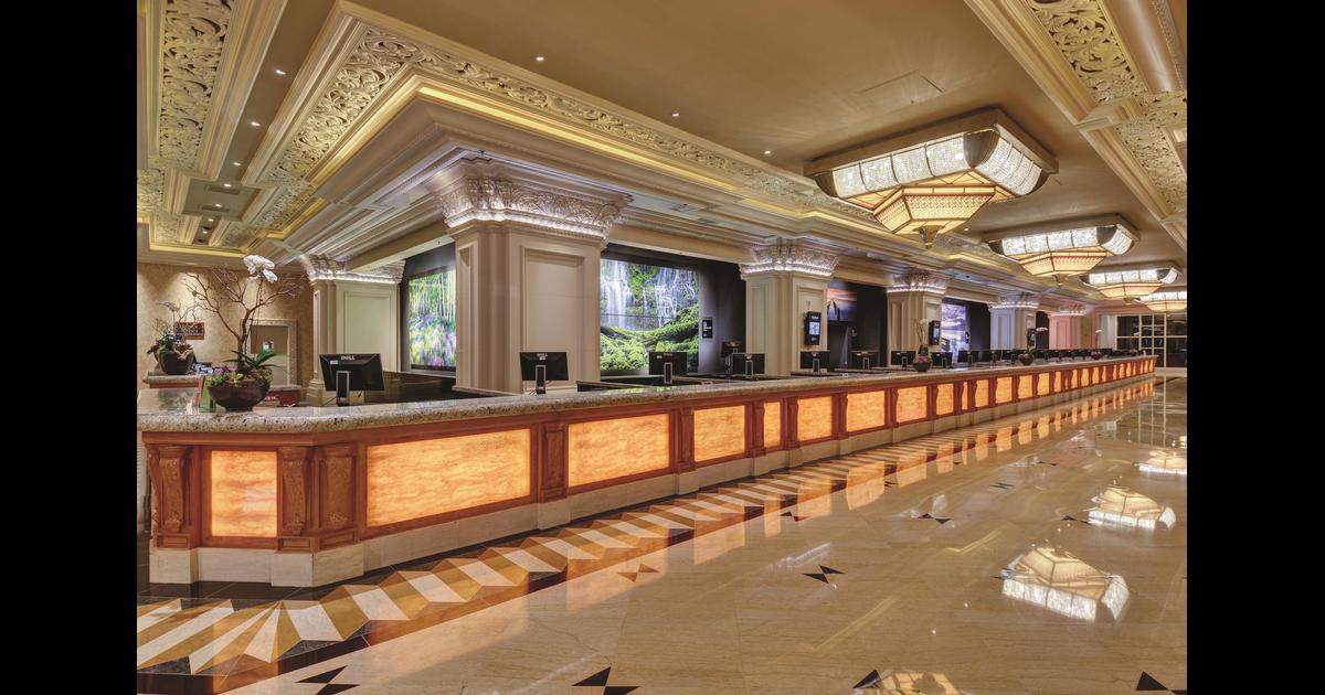 Mandalay Bay Resort And Casino 52 2 6 7 Las Vegas Hotel Deals Reviews Kayak