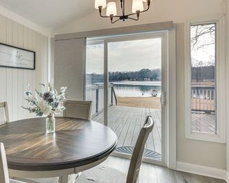 Waterfront Cottage at Cedar Pines Lake - Lancaster - Comedor