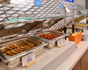 Holiday Inn Express & Suites Hinton By IHG - Hinton - Buffet