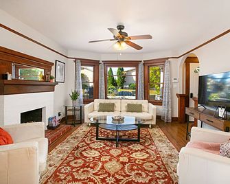 Cozy Craftsman: Sunny San Diego - سان دييغو - غرفة معيشة