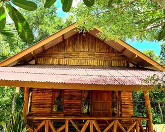 Sangjun On Beach Resort - Bang Saphan - Gebäude