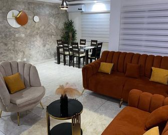 2Bed Abidjan Apartment- Relax Explore & Unwind - Abidjan - Lounge