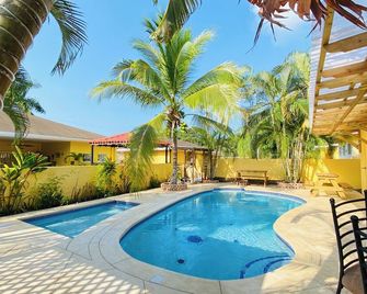 Villa en Palma Real con Piscina Privada - Jutiapa - Piscina