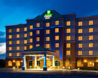 Holiday Inn Express & Suites Clarington - Bowmanville By IHG - Bowmanville - Budova
